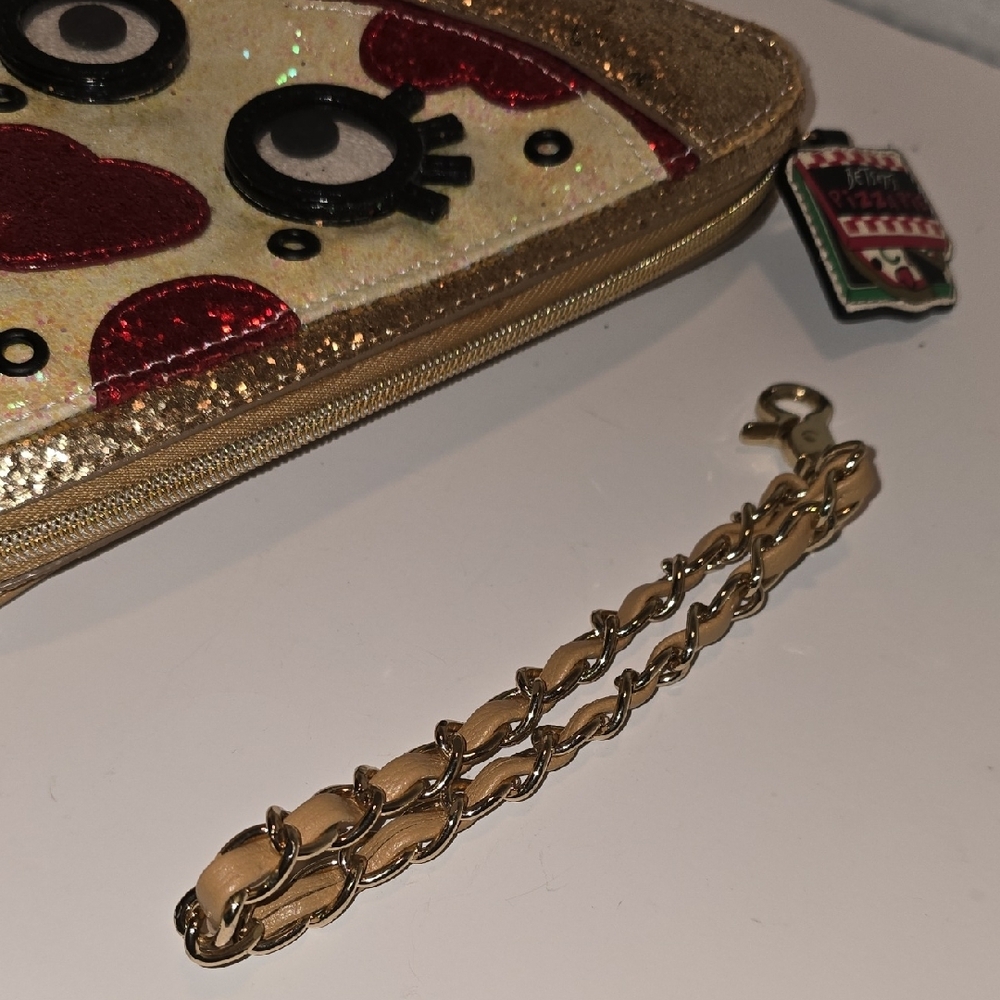 Betsey Johnson Betsey Johnson Say Cheese Pizza Slice Wristlet. - Picture 7 of 10